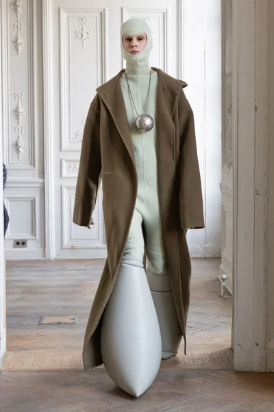 Look 27